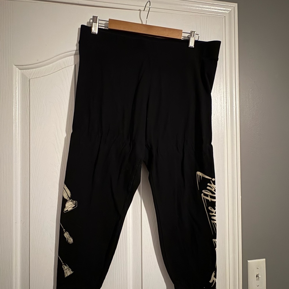 Torrid Cropped Hocus Pocus Leggings
